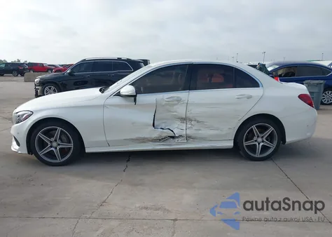 2015 Mercedes-Benz C 300 4Matic/Luxury 4Matic/Sport 4Matic z USA, uszkodzony, nr VIN 55SWF4KB9FU063301